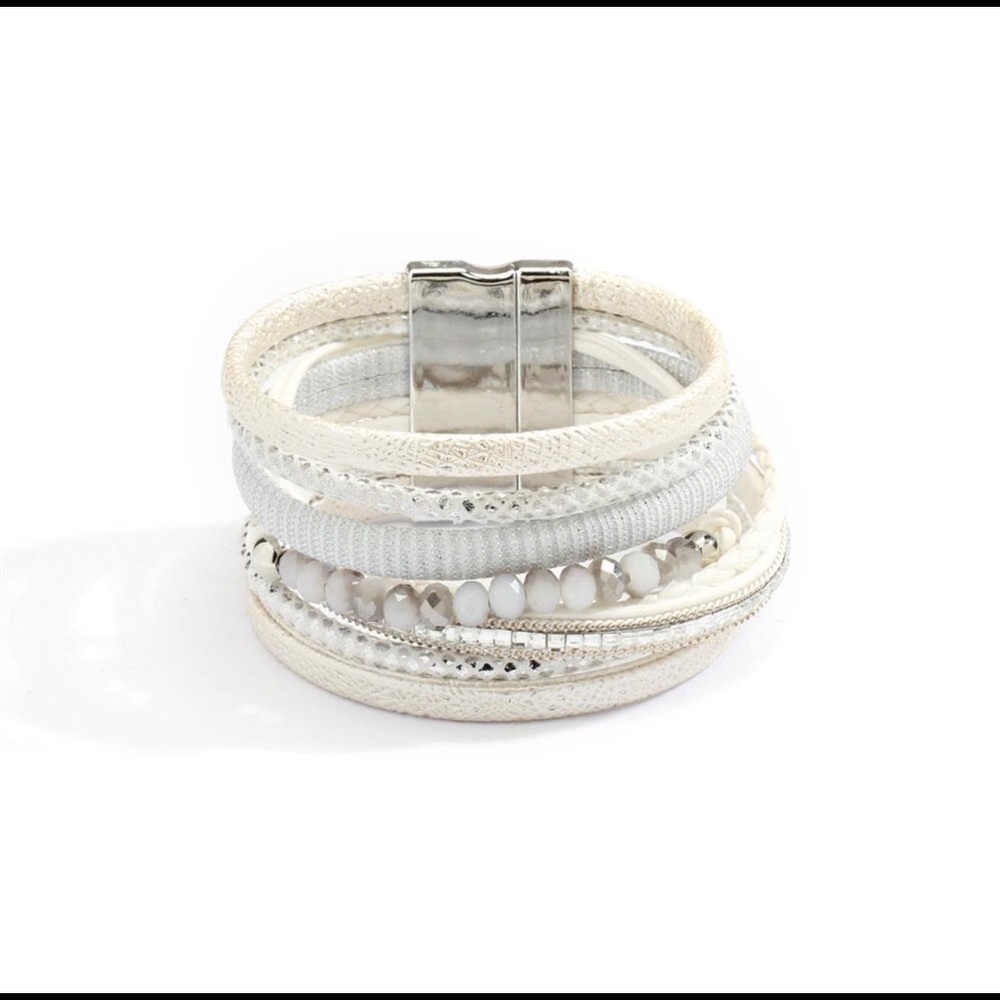 💙HP💙 Super cute boho wrap bracelet! ♥️💜